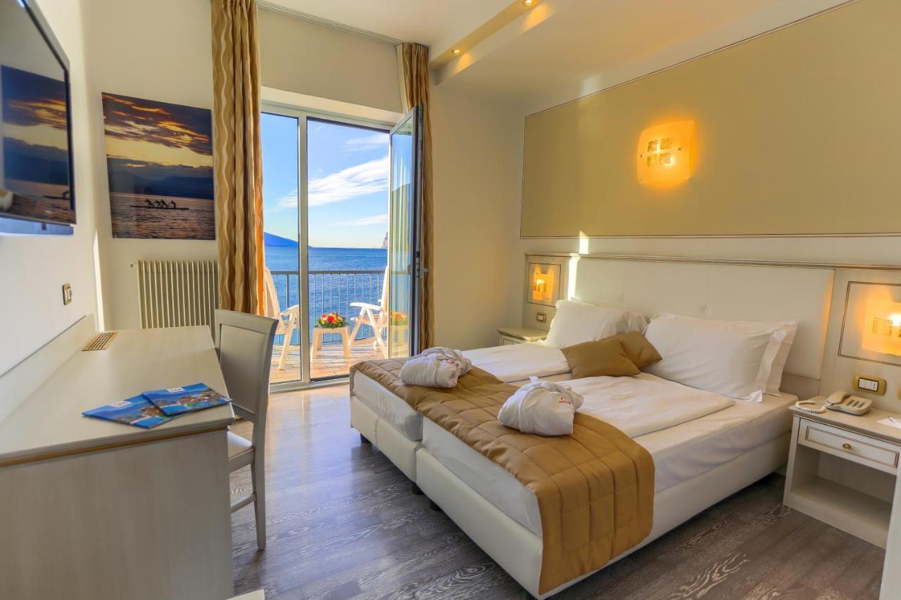 Hotel Lido Blu - Surf & Bike Torbole Sul Garda Exteriör bild