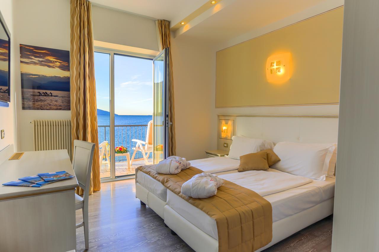 Hotel Lido Blu - Surf & Bike Torbole Sul Garda Exteriör bild