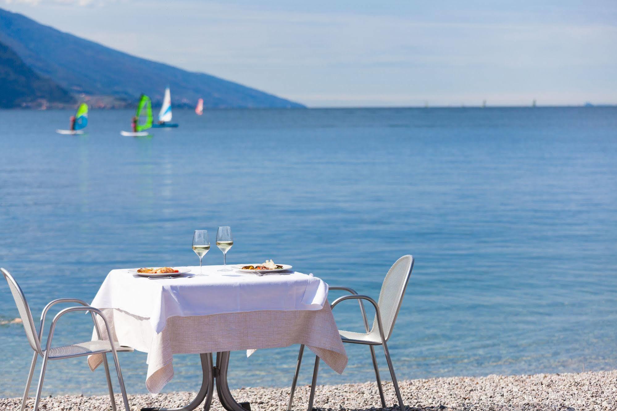 Hotel Lido Blu - Surf & Bike Torbole Sul Garda Exteriör bild