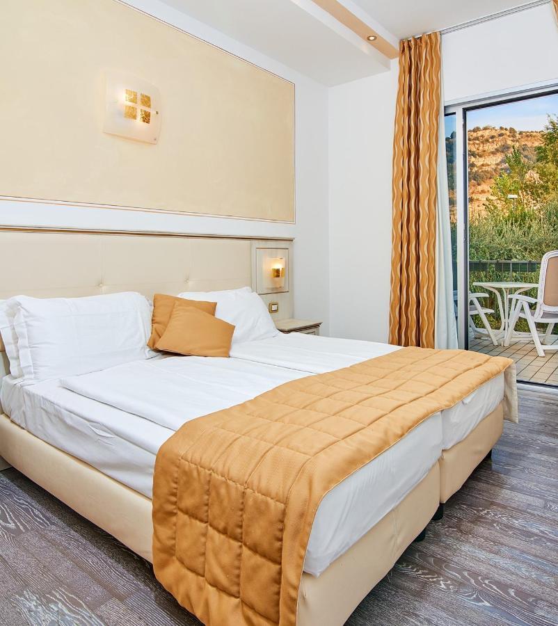 Hotel Lido Blu - Surf & Bike Torbole Sul Garda Exteriör bild