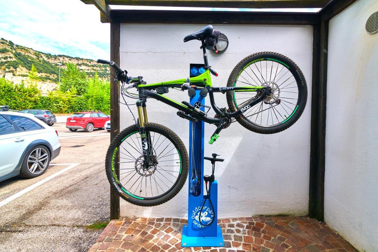 Hotel Lido Blu - Surf & Bike Torbole Sul Garda Exteriör bild